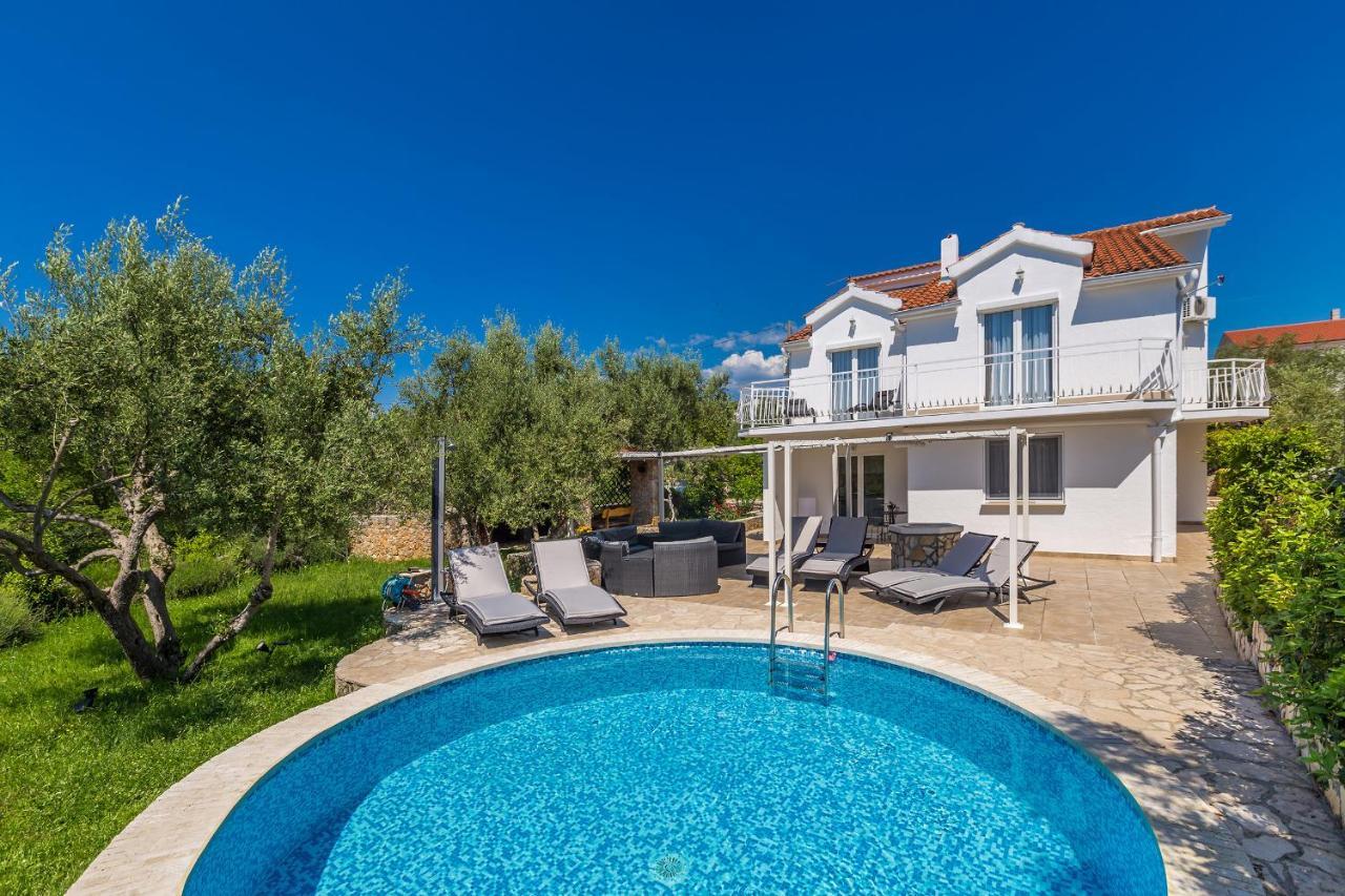 Holiday Home Olive Garden Brzac المظهر الخارجي الصورة