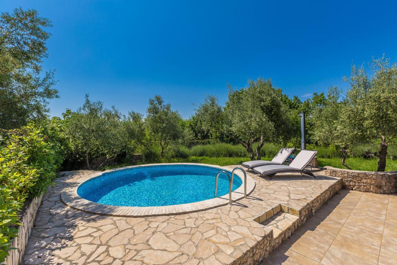 Holiday Home Olive Garden Brzac المظهر الخارجي الصورة