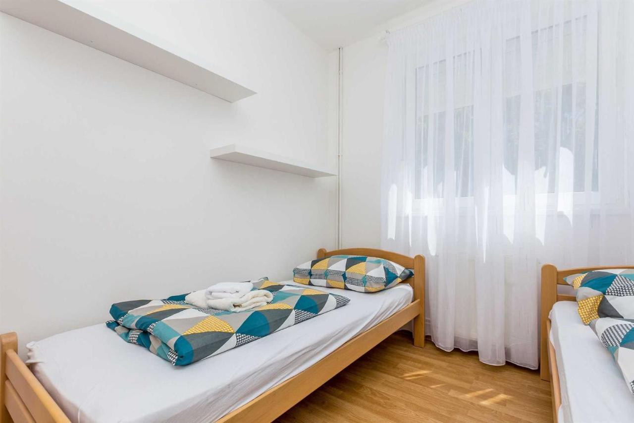 Holiday Home Olive Garden Brzac المظهر الخارجي الصورة