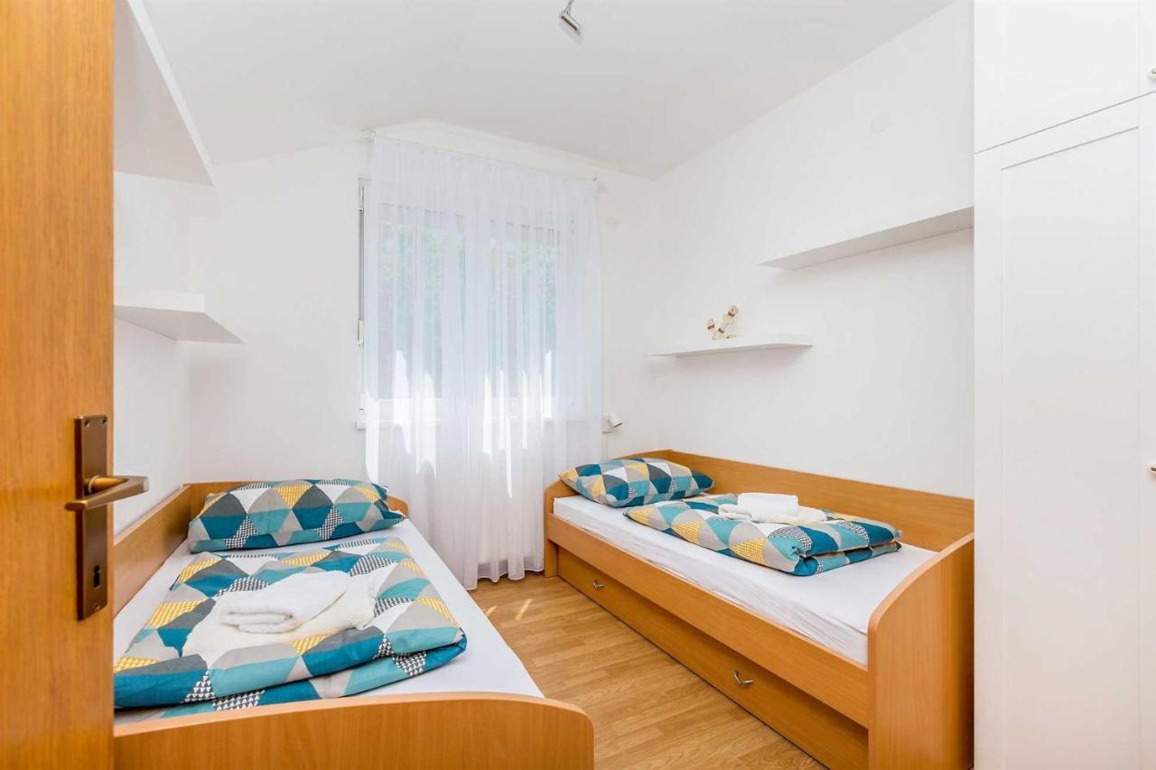 Holiday Home Olive Garden Brzac المظهر الخارجي الصورة