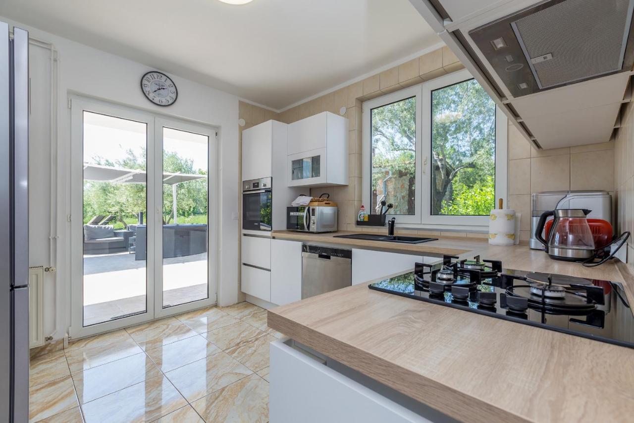 Holiday Home Olive Garden Brzac المظهر الخارجي الصورة