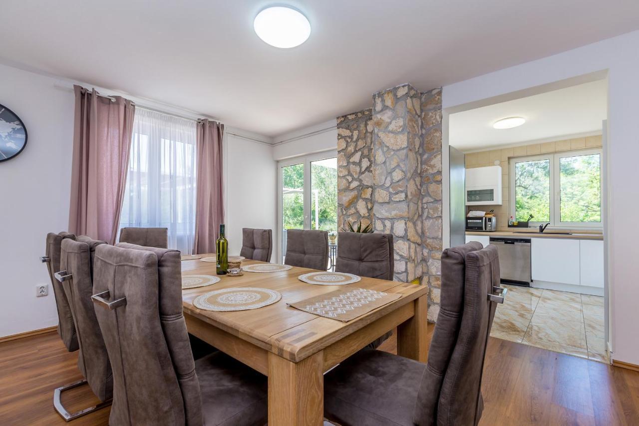 Holiday Home Olive Garden Brzac المظهر الخارجي الصورة